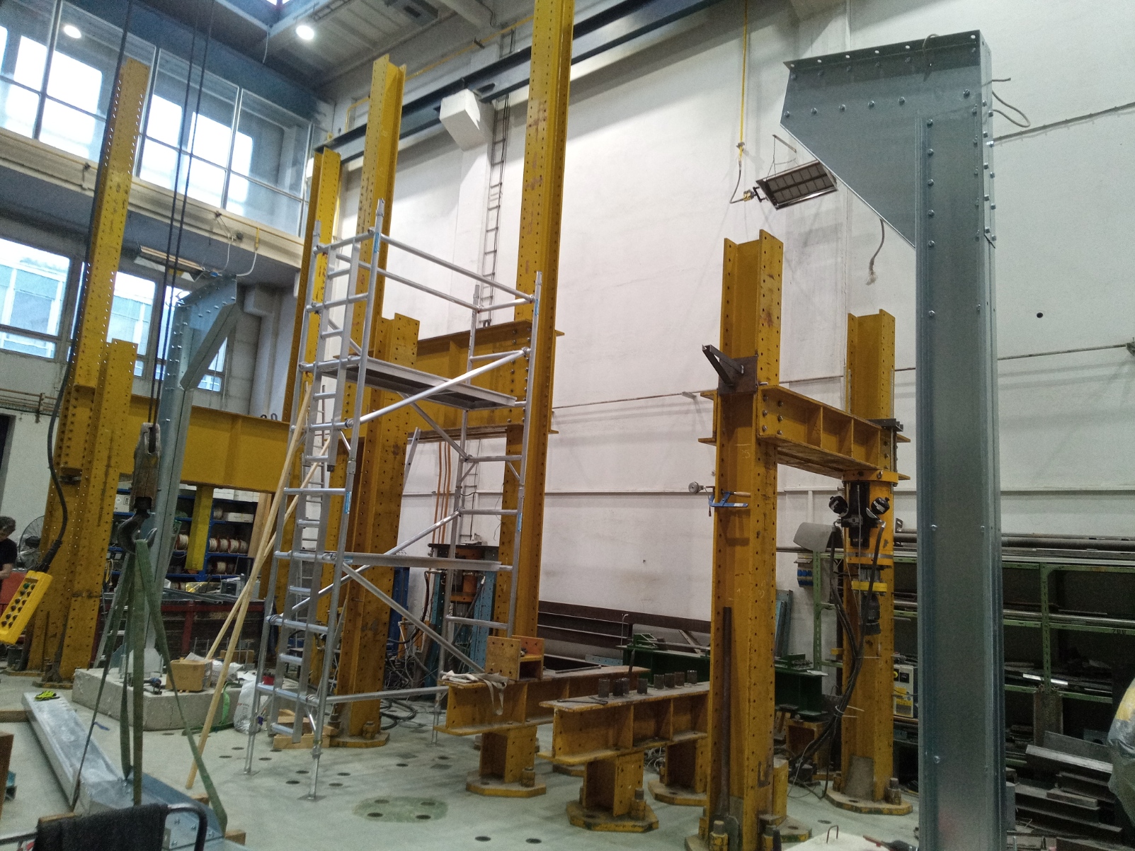 Experimental investigation of light gauge steel portal frame | Calc Co ...